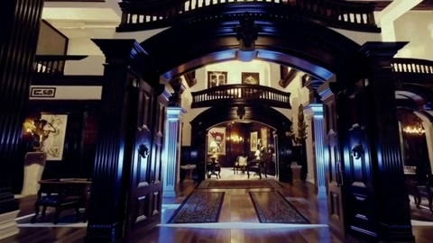 Video 2, shot 10: Upper balconies